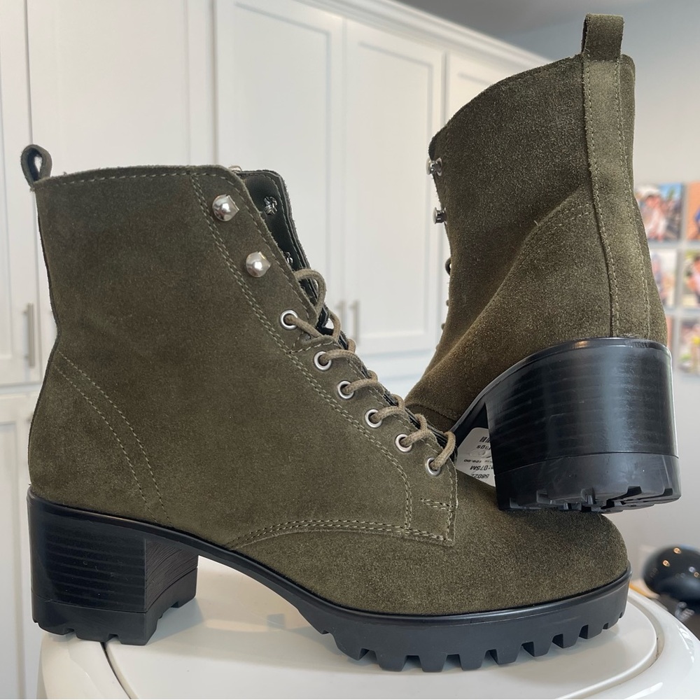 NWT Anne Klein army green lace and zipper ankle boots